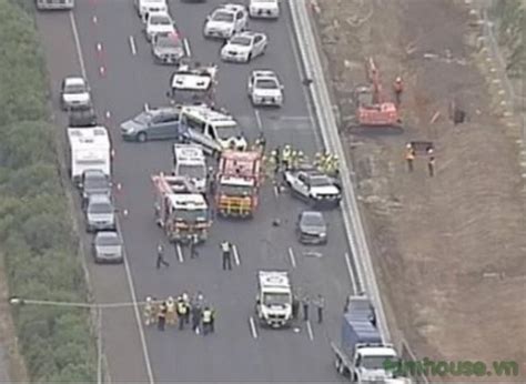 A woman has died shortly after a police chase in Melbourne’s west. . Accident princes highway today vic